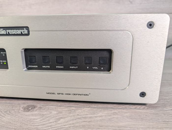 Audio Research SP16L High Definition Vacuum Tube Preamp - Gebraucht - Silber