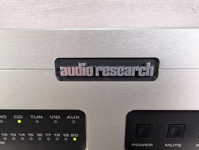 Audio Research SP16L High Definition Vacuum Tube Preamp - Gebraucht - Silber
