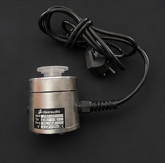 Clearaudio Emotion Turntable – Satisfy Alumn. Tonearm – Performer V2 Cartridge