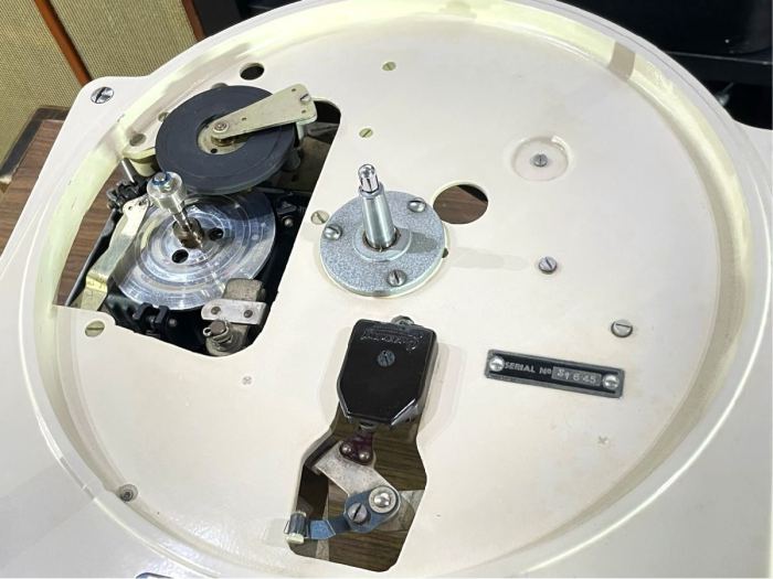 Garrard 301 Fettlager Plattenspieler 50Hz mit Schrauben Handbücher