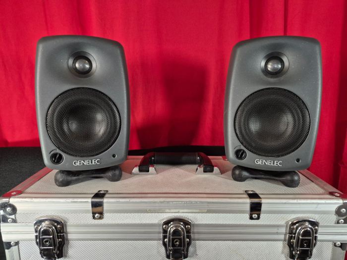 2x GENELEC 8020A Studio Monitors - Selten! Mit Volumenregler / With Volume Knob