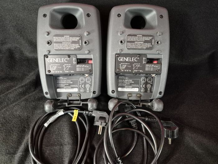 2x GENELEC 8020A Studio Monitors - Selten! Mit Volumenregler / With Volume Knob