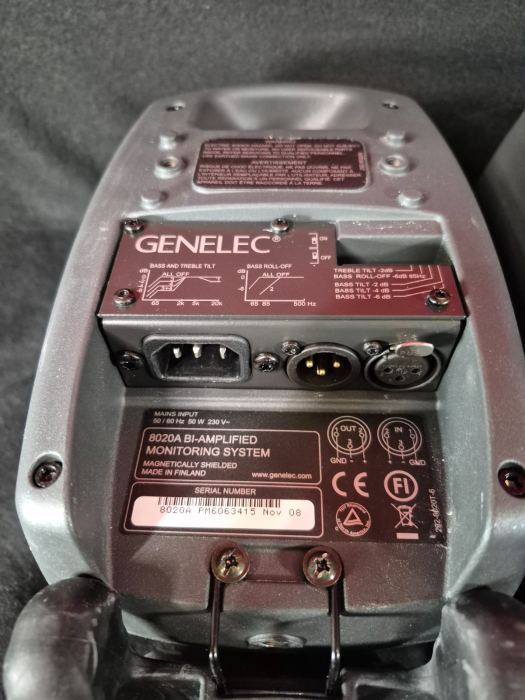 2x GENELEC 8020A Studio Monitors - Selten! Mit Volumenregler / With Volume Knob