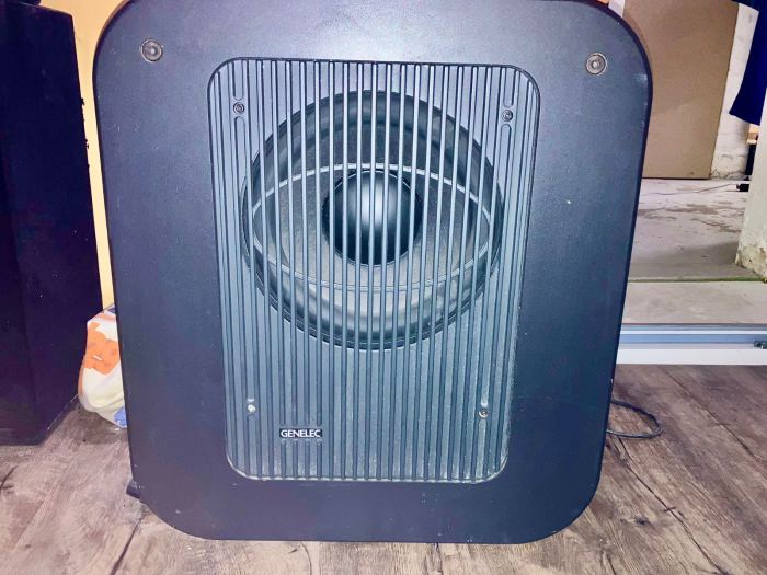 Genelec 1031A (3Stück) & 7070A (1 Stück)