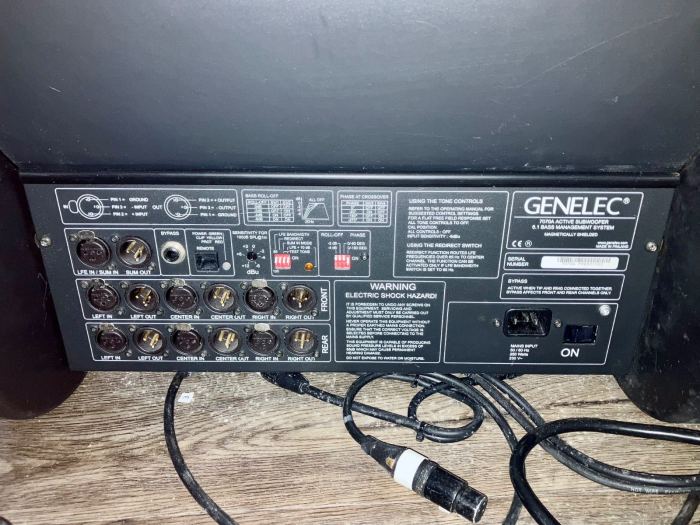 Genelec 1031A (3Stück) & 7070A (1 Stück)