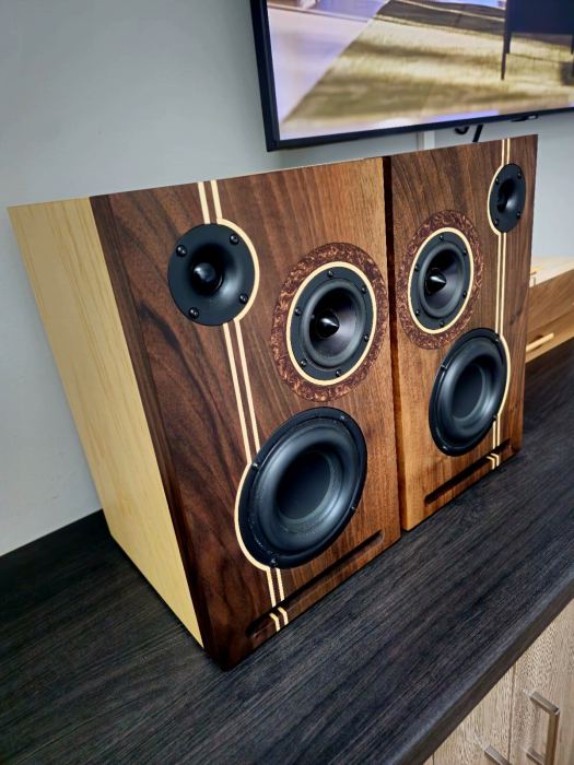 3-Wege HI-end HiFi Lautsprecher – Handgefertigt aus Edelhölzern