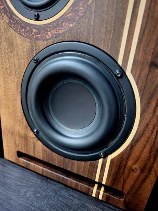 3-Wege HI-end HiFi Lautsprecher – Handgefertigt aus Edelhölzern