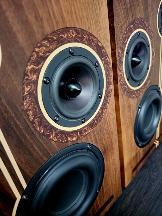 3-Wege HI-end HiFi Lautsprecher – Handgefertigt aus Edelhölzern