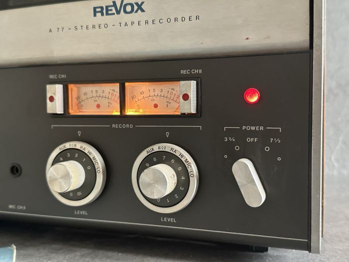 Revox A77 4 Spur Tonbandgerät 70er Reel to Reel Maschine mit Abdeckung #826