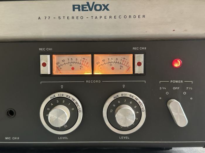 Revox A77 4 Spur Tonbandgerät 70er Reel to Reel Maschine mit Abdeckung #826