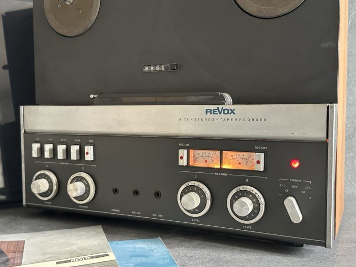 Revox A77 4 Spur Tonbandgerät 70er Reel to Reel Maschine mit Abdeckung #826