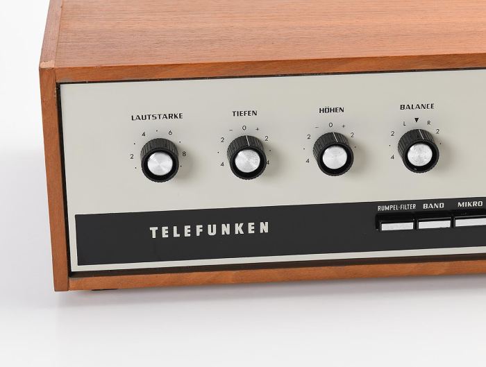 Telefunken V819 Röhrenverstärker Vintage im Originalzustand, Mahagoni Furnier