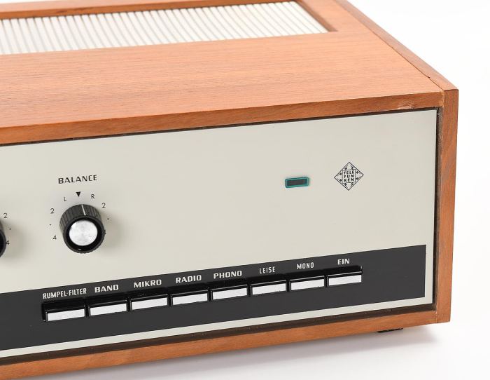 Telefunken V819 Röhrenverstärker Vintage im Originalzustand, Mahagoni Furnier